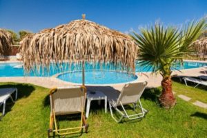 Hotels bieten nicht selten die ganzen Annehmlichkeiten, die wir uns von einem Urlaub erträumen. Dafür sind gewisse Planungsfreiheiten etwas eingeschränkt. Bild: PublicDomainPictures (CC0-Lizenz)/ pixabay.com Auch Haustiere können zum Problem werden.
